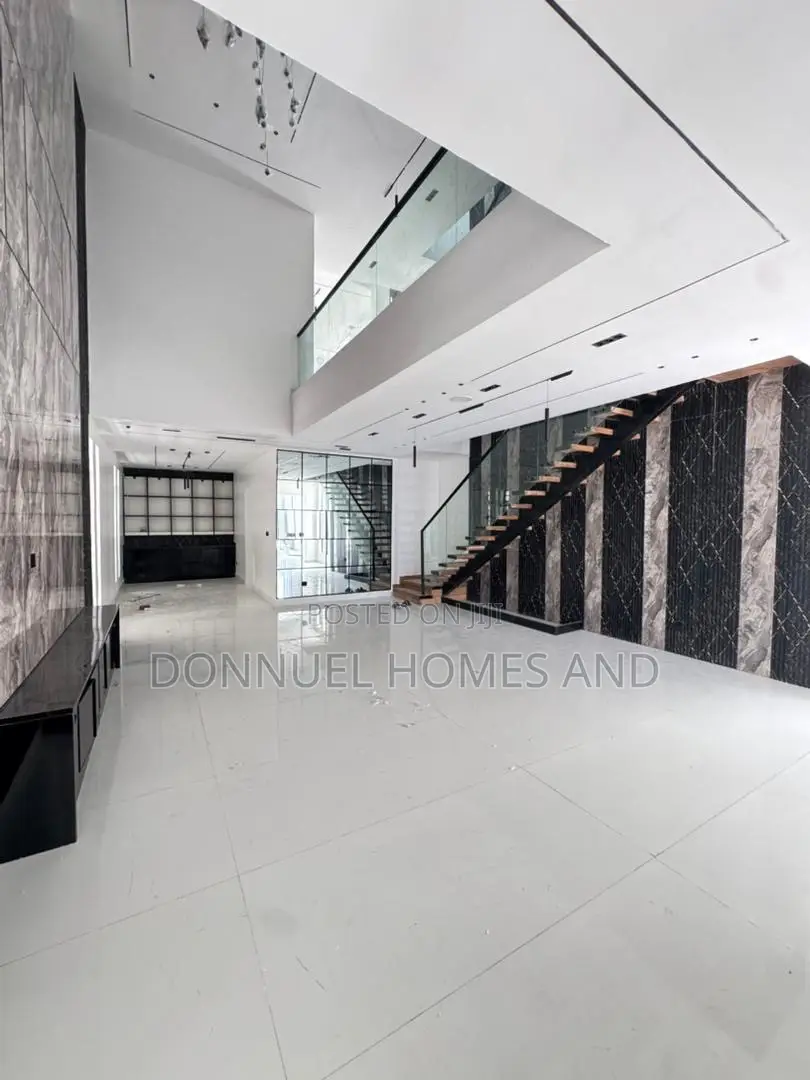 5bdrm Duplex in Ikate for sale in Ikate
