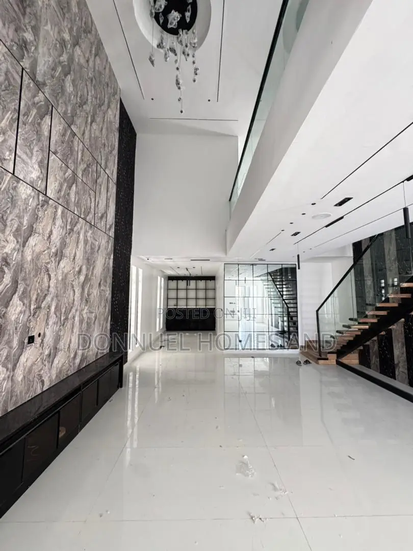5bdrm Duplex in Ikate for sale in Ikate