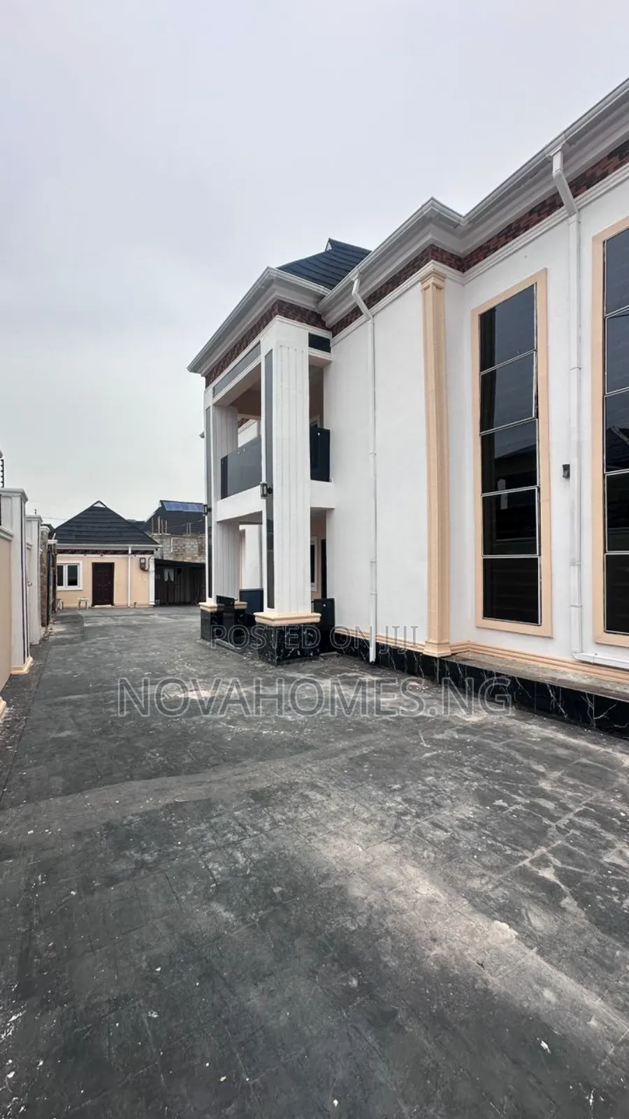 5bdrm Duplex in Ire Akari Estates, Akala Express for sale in Akala Express