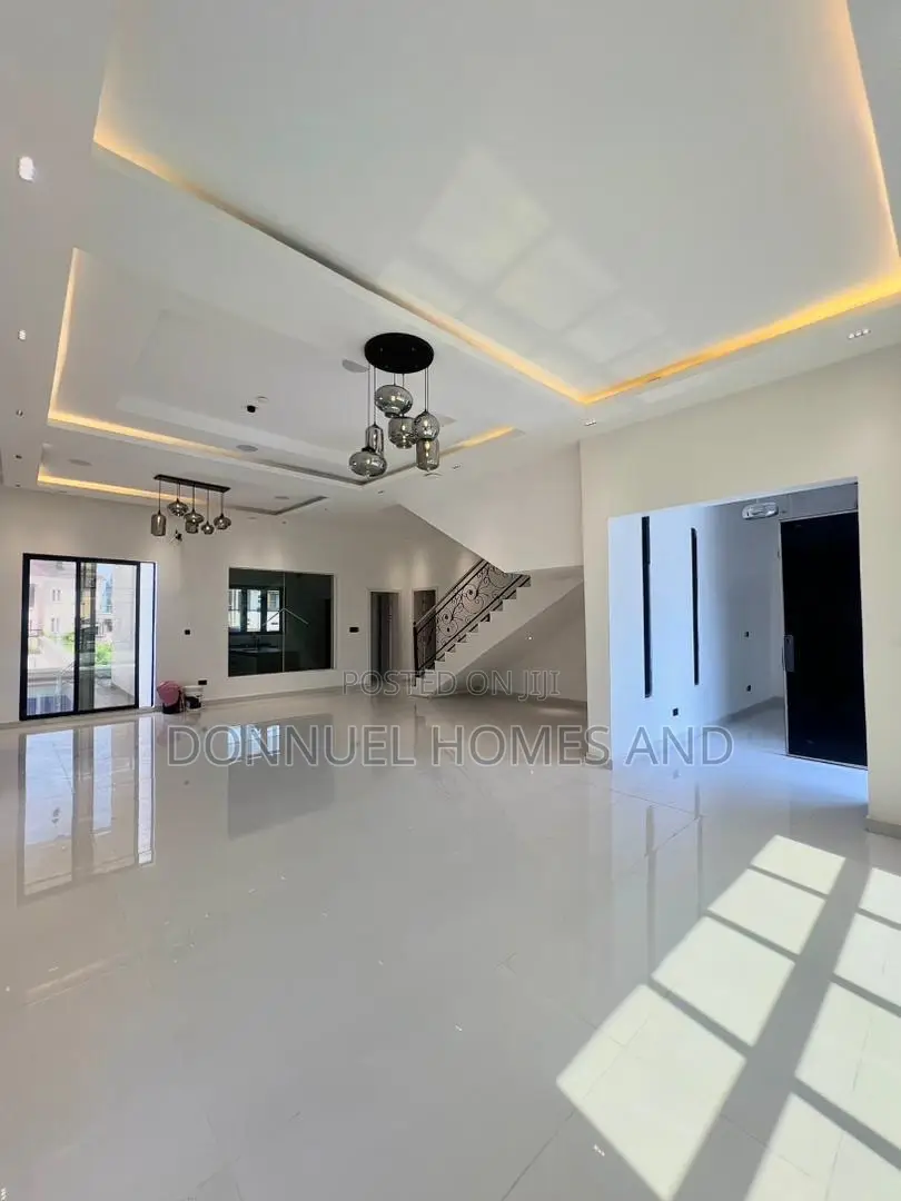 6bdrm Duplex in Osapa london for sale in Osapa london