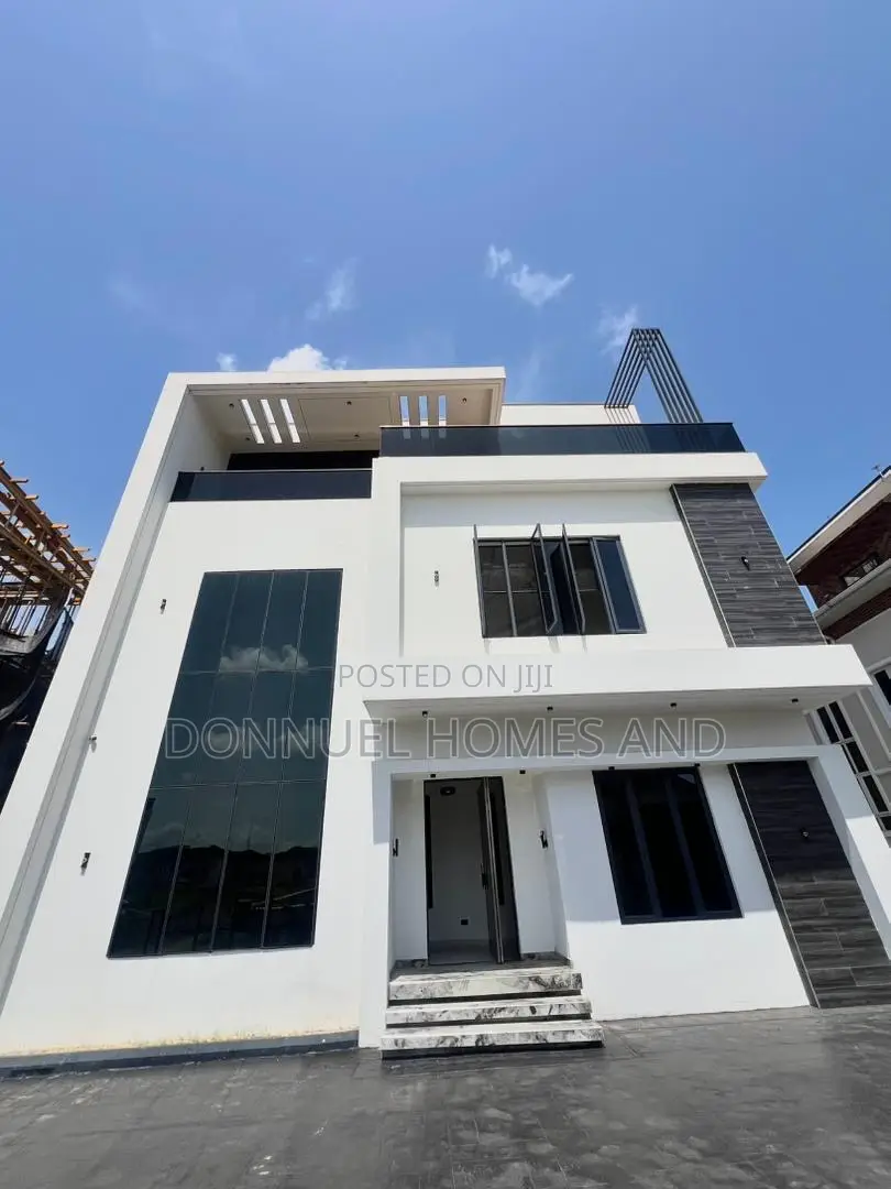 6bdrm Duplex in Osapa london for sale in Osapa london