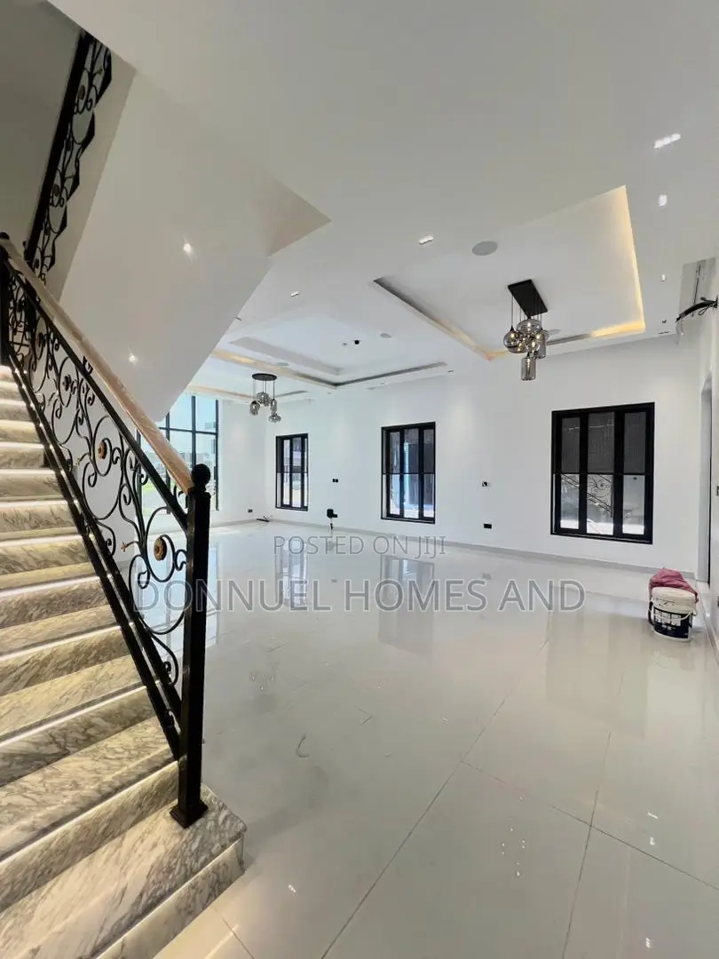 6bdrm Duplex in Osapa london for sale in Osapa london
