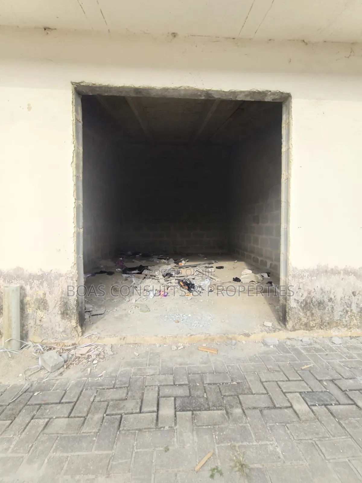 Nice Shop/Office Space for Sales in Ilaje / Lekki
