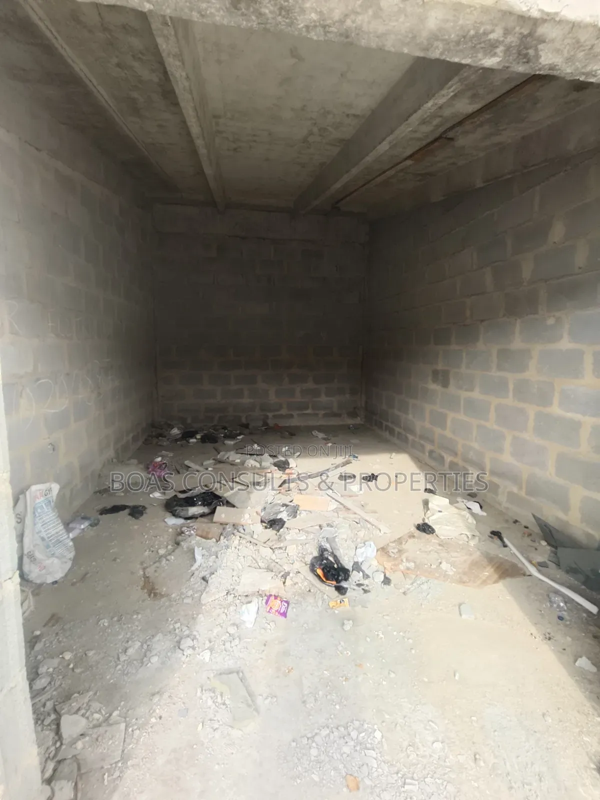 Nice Shop/Office Space for Sales in Ilaje / Lekki