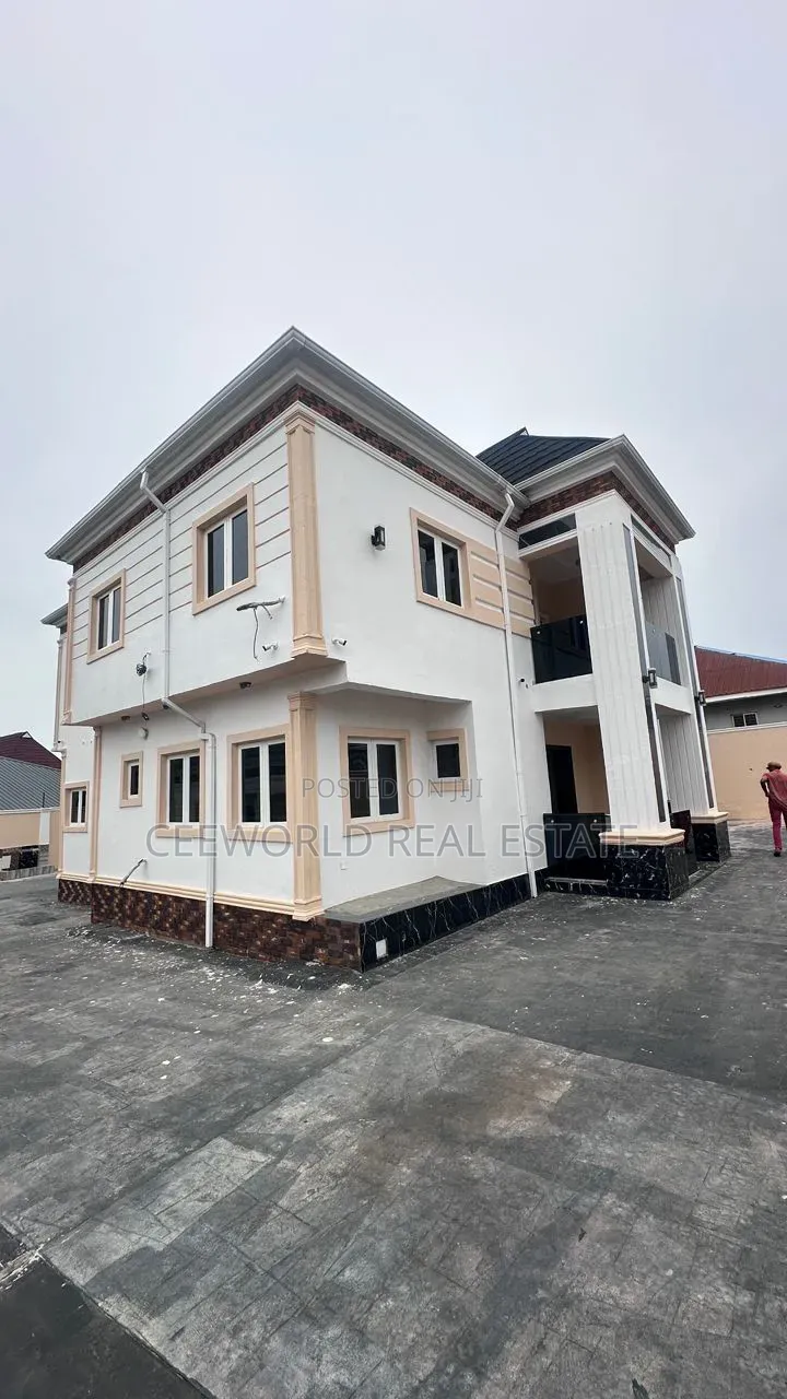 5bdrm Duplex in Ire Akari Estate, Akala Express for sale in Akala Express