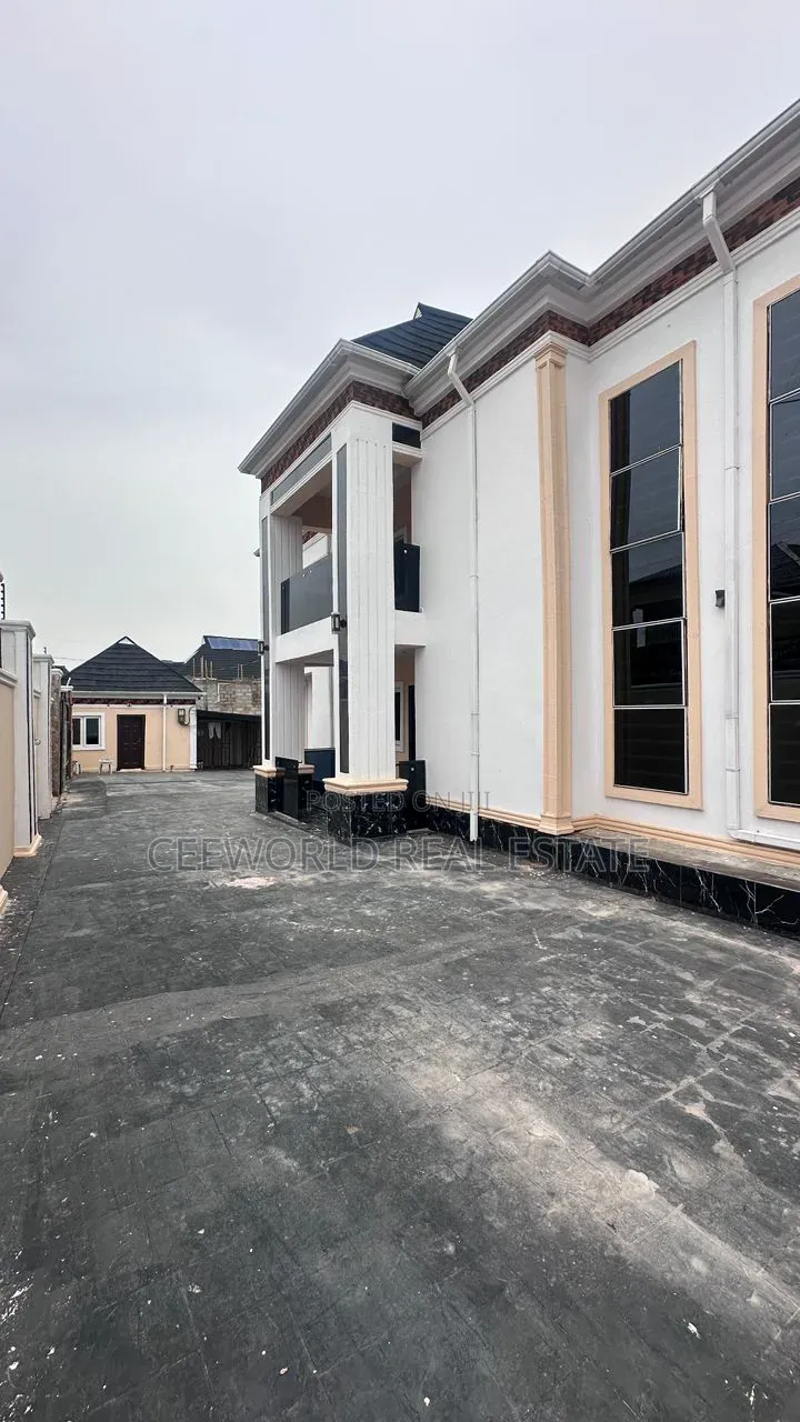 5bdrm Duplex in Ire Akari Estate, Akala Express for sale in Akala Express