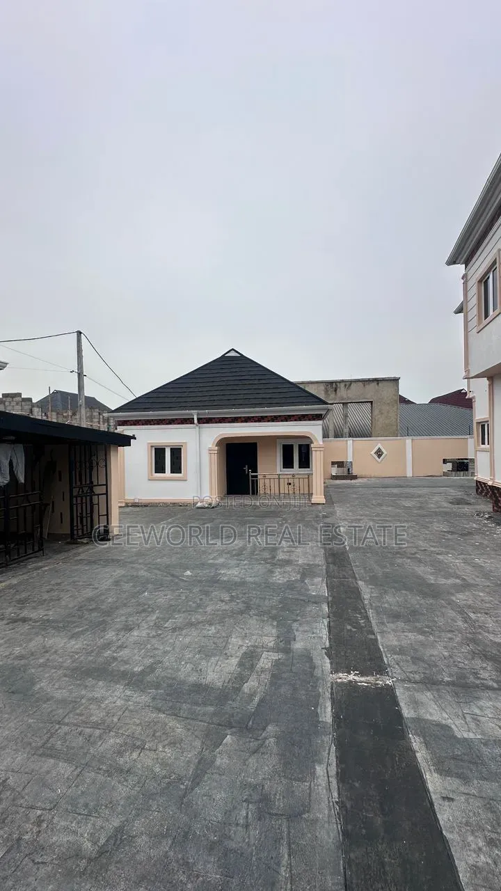 5bdrm Duplex in Ire Akari Estate, Akala Express for sale in Akala Express