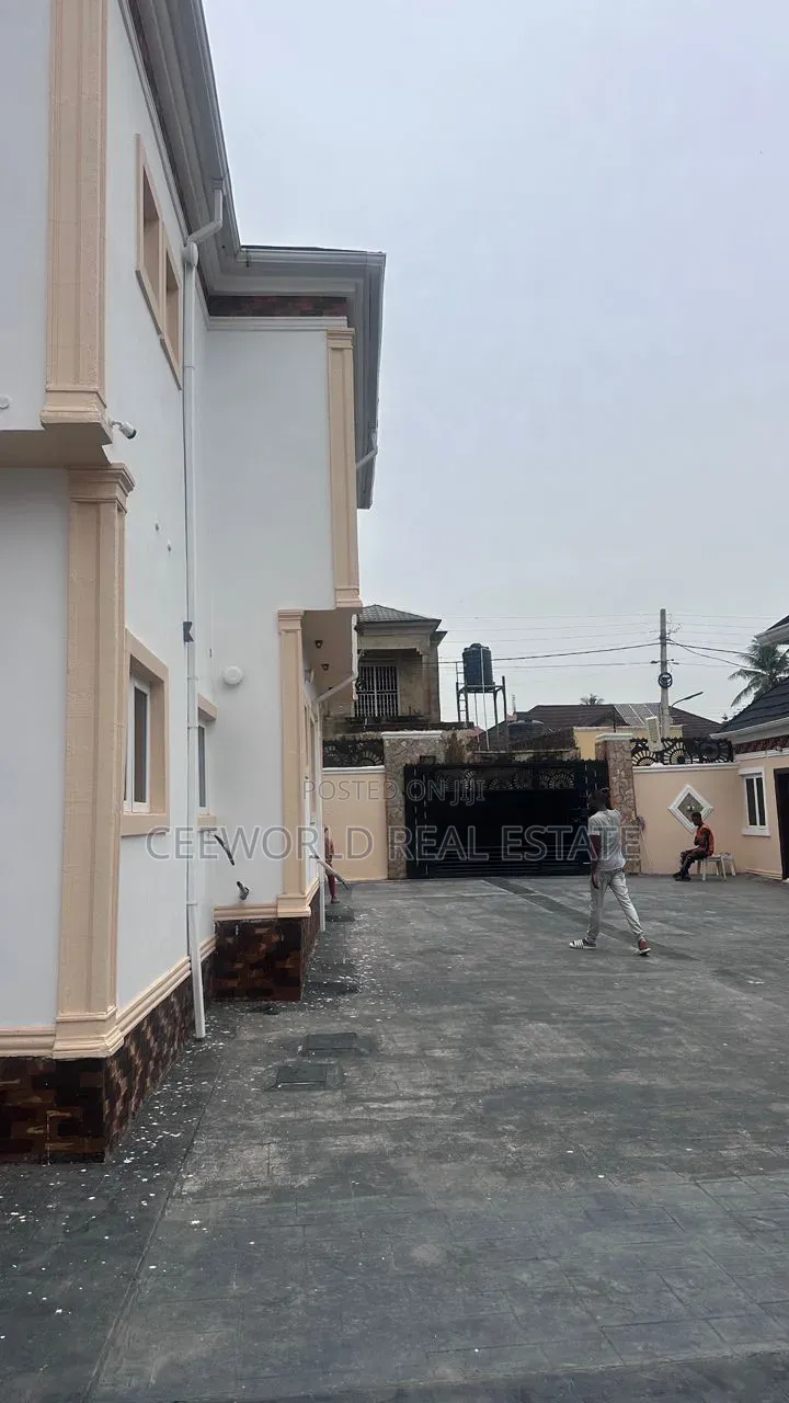 5bdrm Duplex in Ire Akari Estate, Akala Express for sale in Akala Express