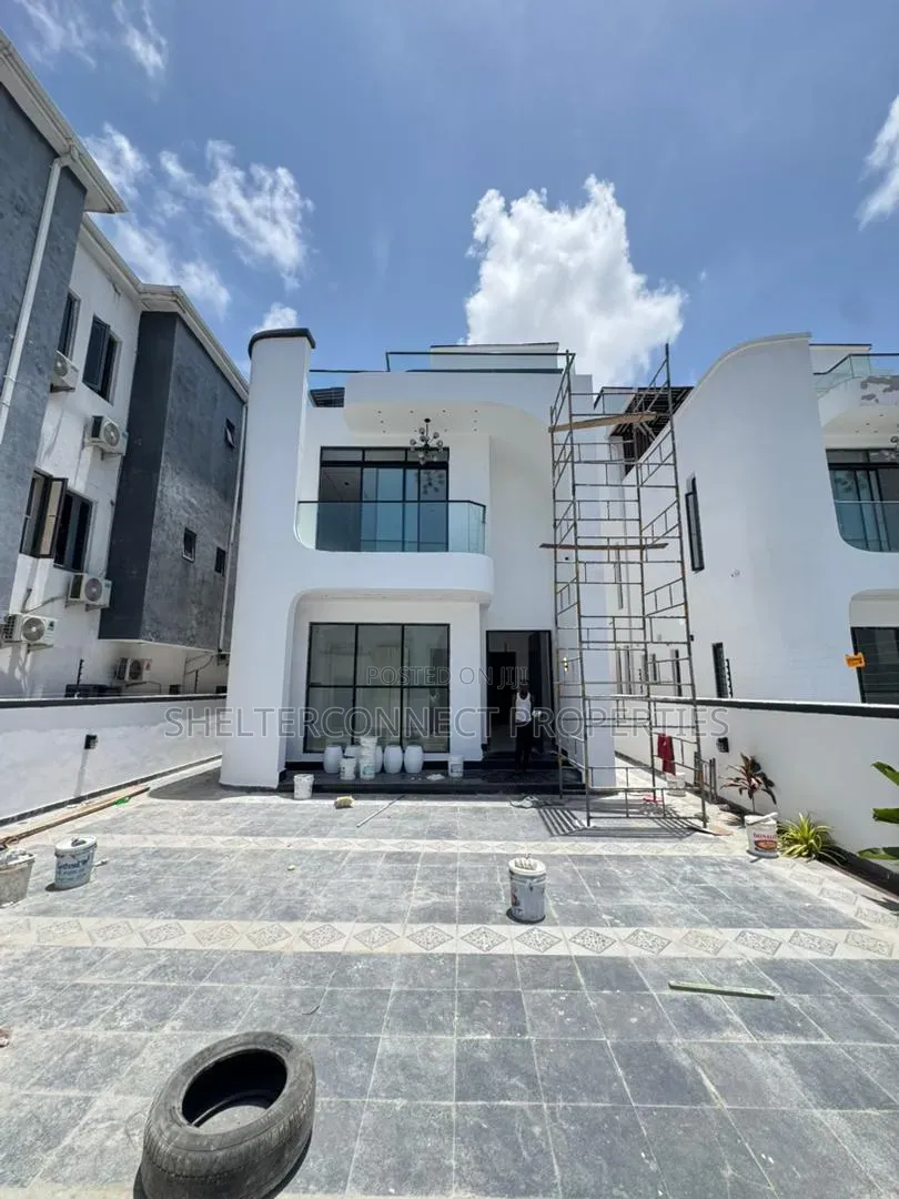 5bdrm Duplex in Ikate for sale in Ikate