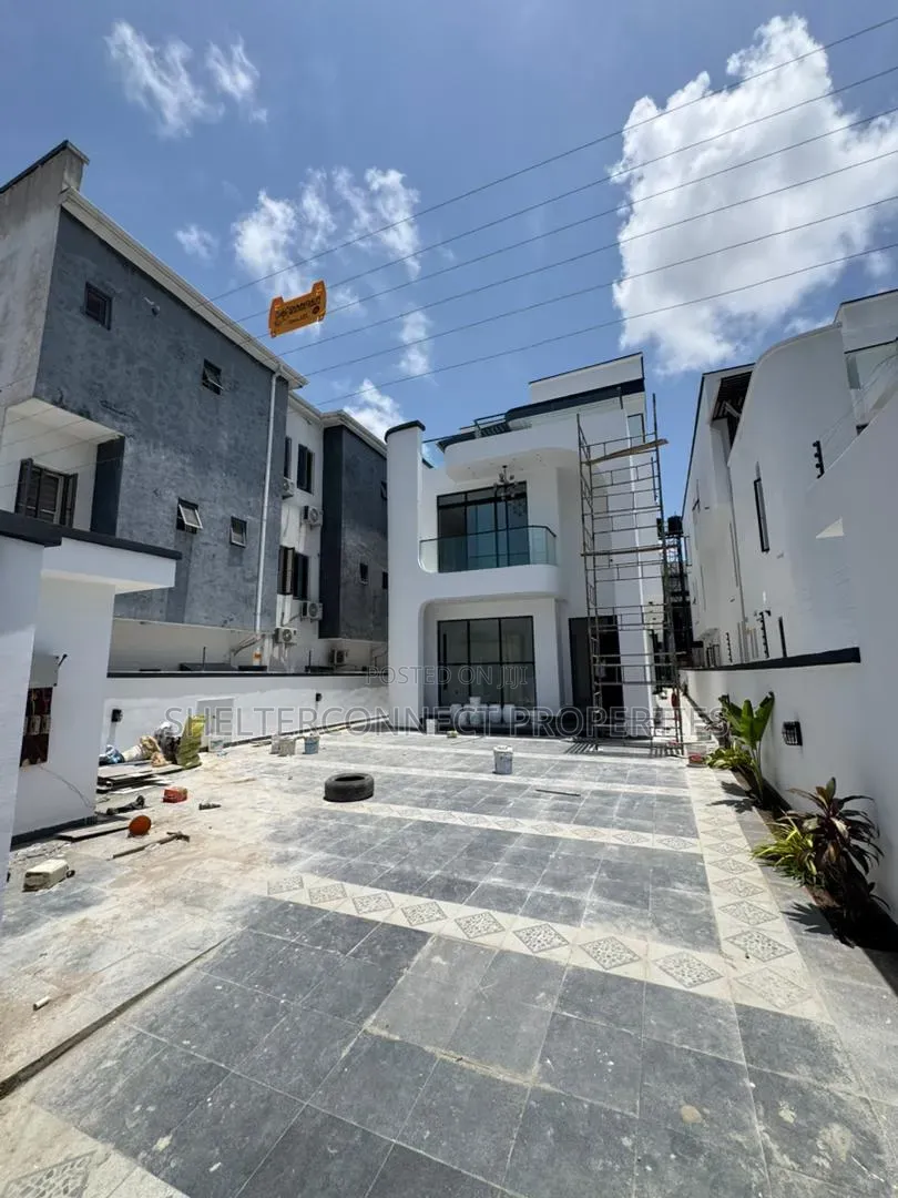 5bdrm Duplex in Ikate for sale in Ikate