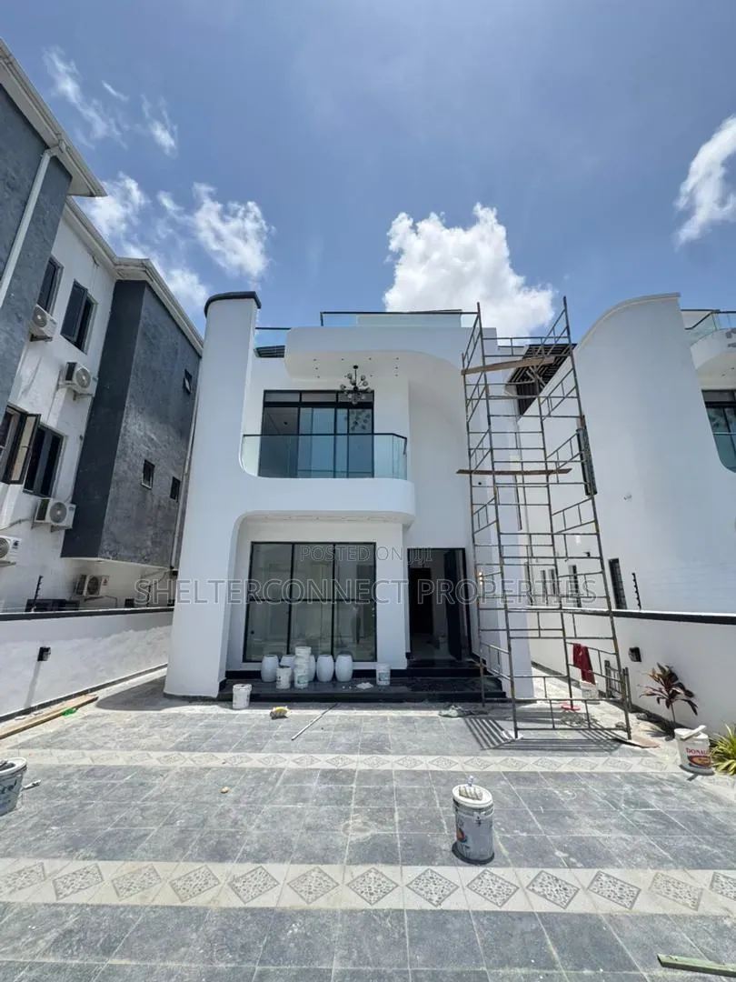 5bdrm Duplex in Ikate for sale in Ikate