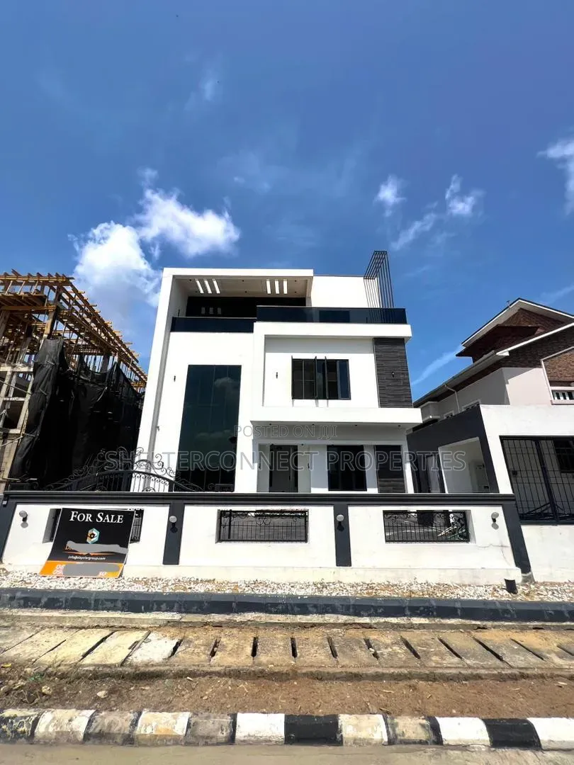 6bdrm Duplex in Osapa london for sale in Osapa london