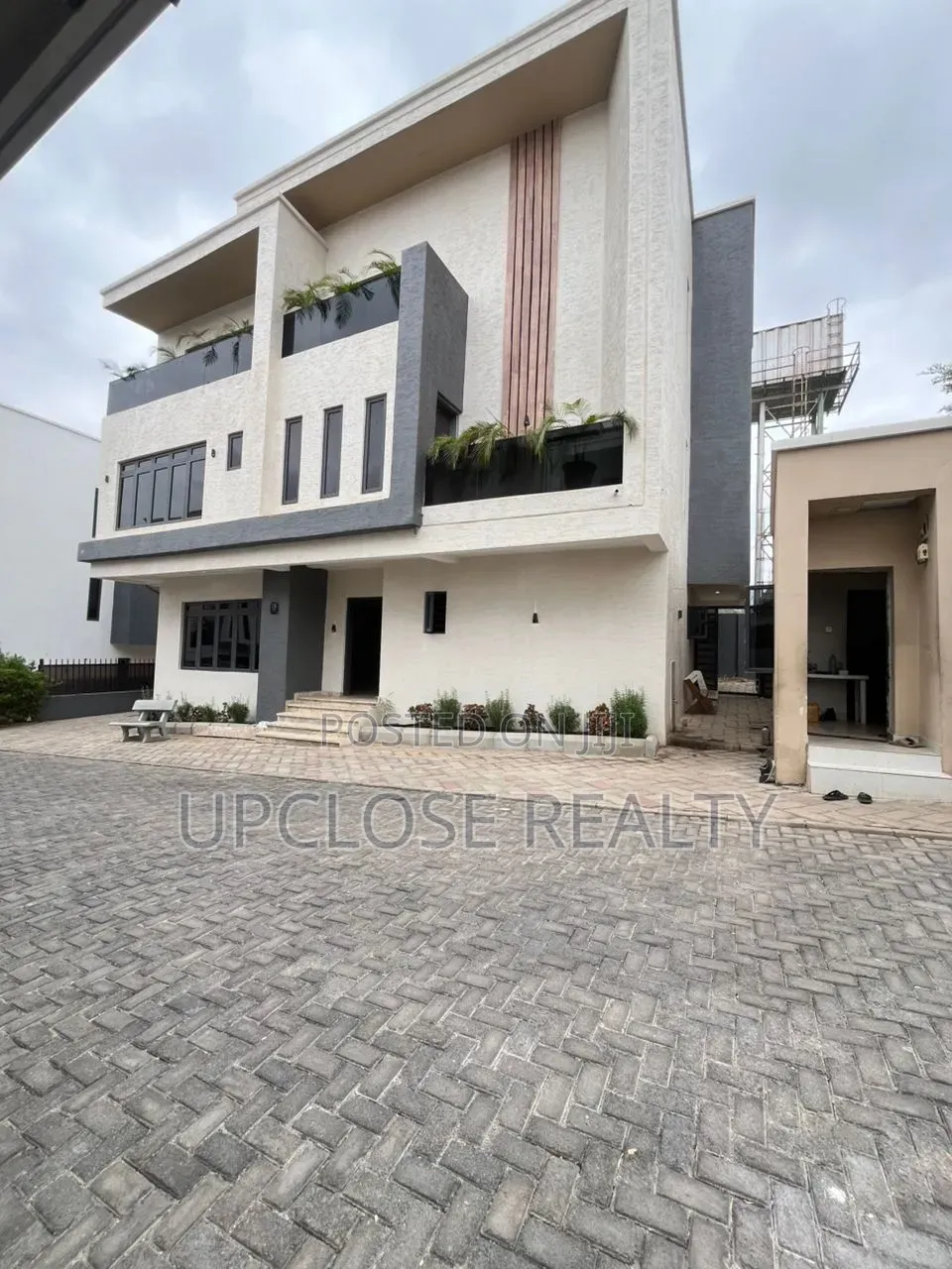 5bdrm Duplex in Guzape District for sale in Guzape District