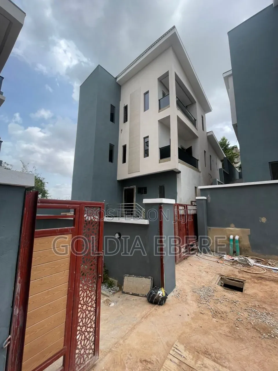 4bdrm Duplex in Unilag Estate, GRA Phase 1 for sale in GRA Phase 1