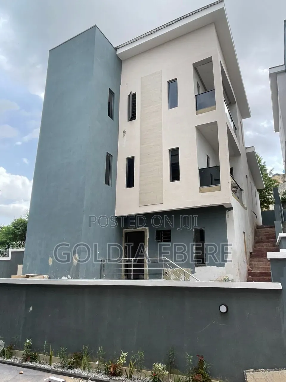 4bdrm Duplex in Unilag Estate, GRA Phase 1 for sale in GRA Phase 1