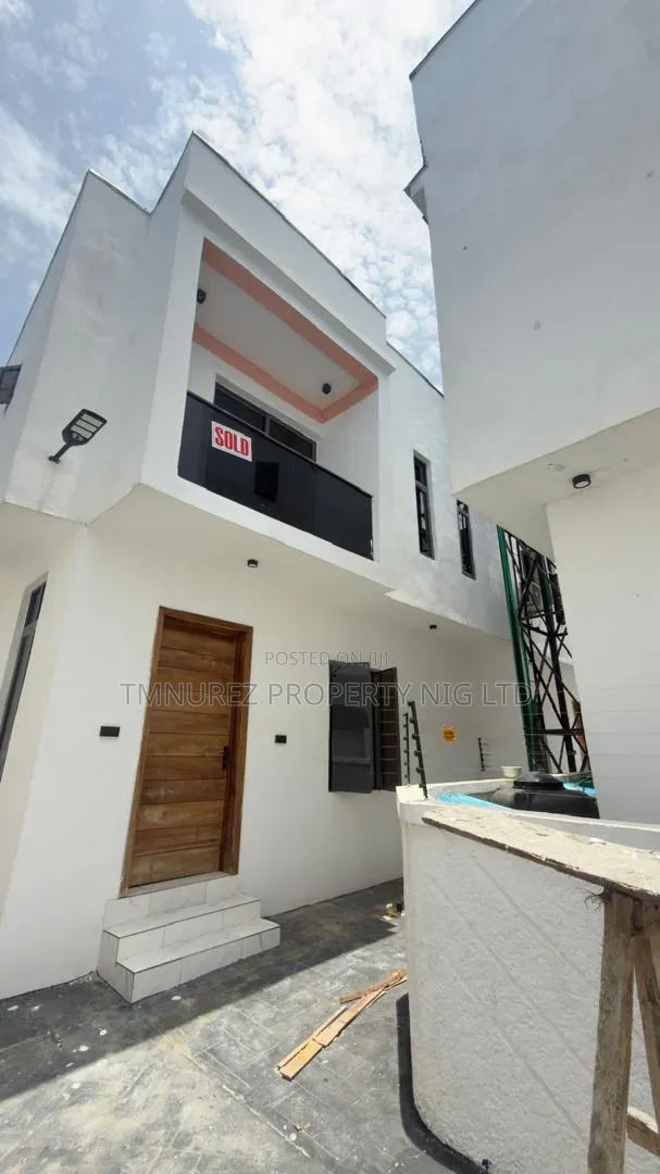 4bdrm Duplex in Ikota for rent in Ikota
