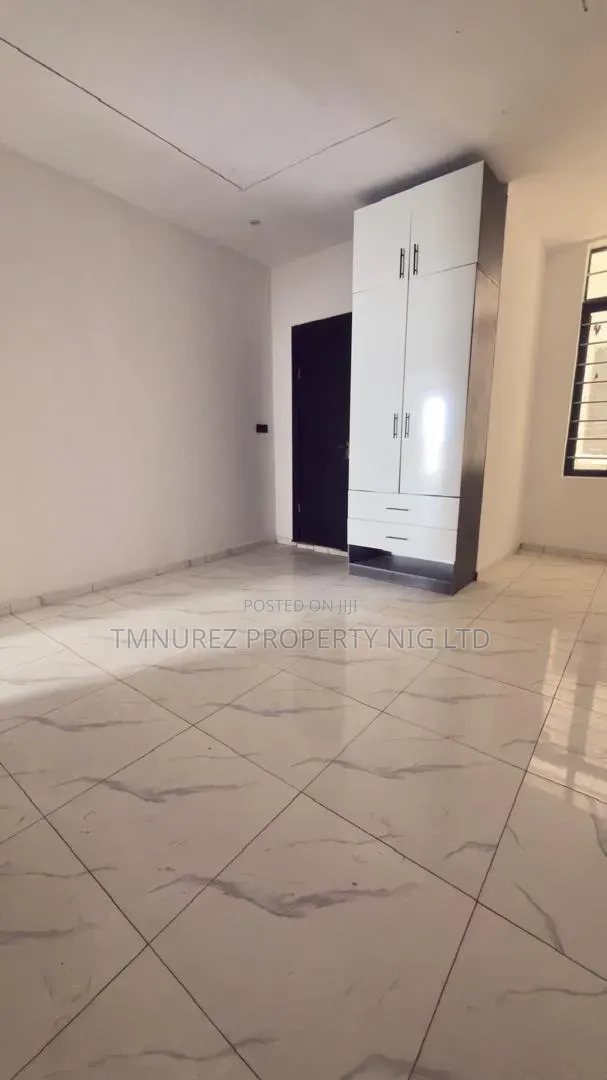 4bdrm Duplex in Ikota for rent in Ikota