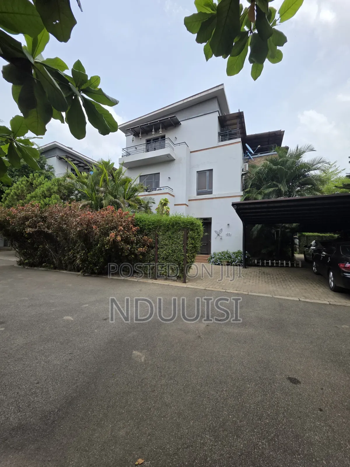 5bdrm Duplex in Bellavue Phase 1 for sale in Life Camp
