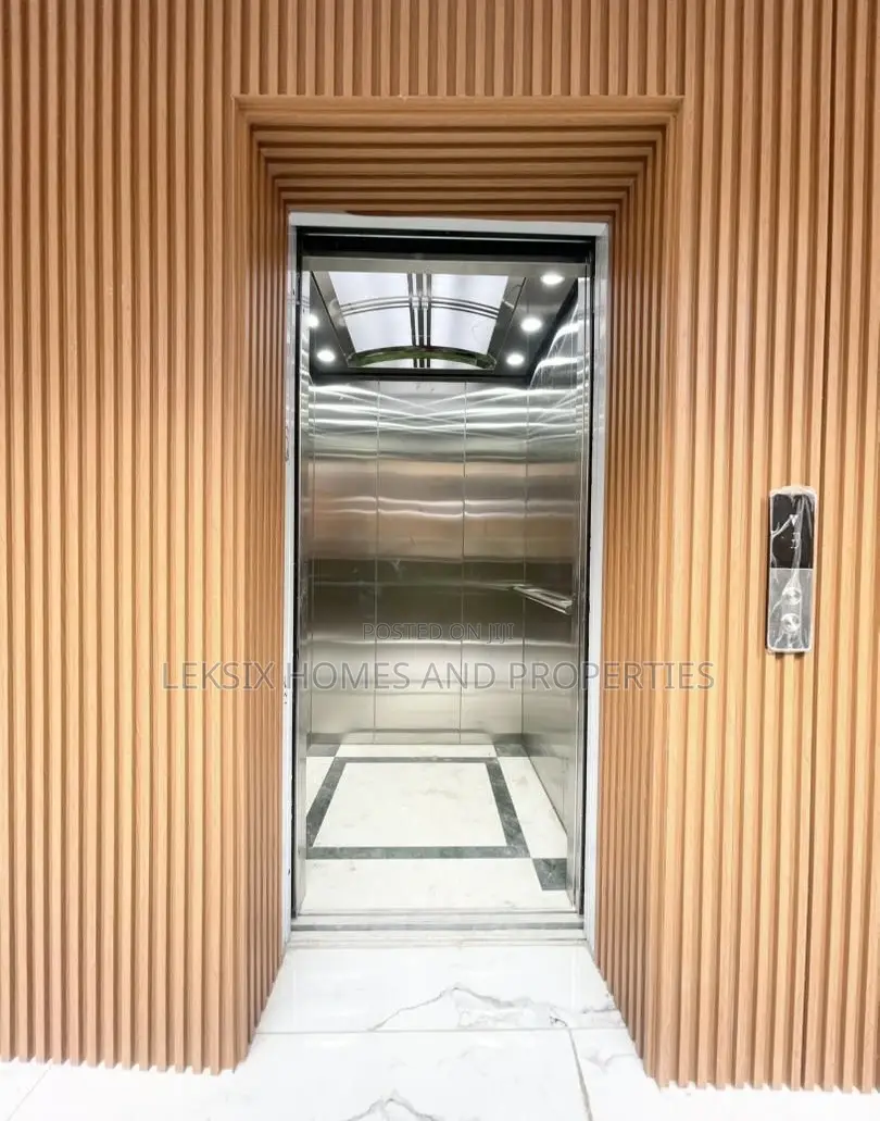 2bdrm Apartment in A Well Secured, Lekki Phase 1 for sale in Lekki Phase 1