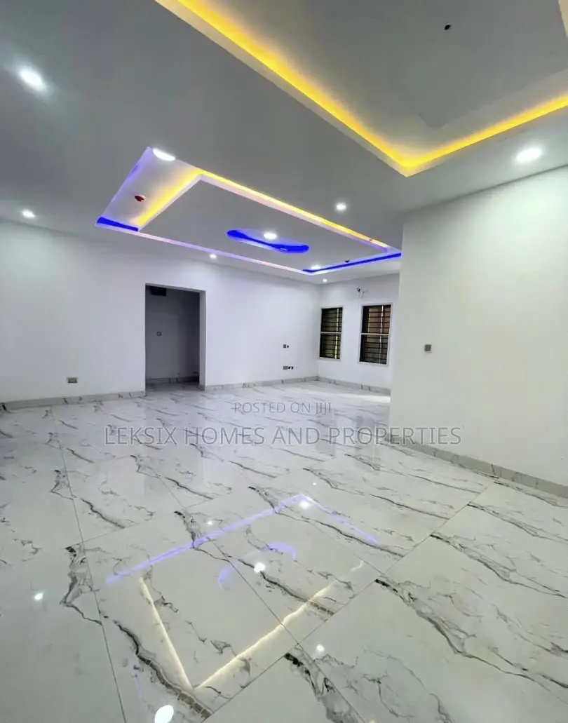 2bdrm Apartment in A Well Secured, Lekki Phase 1 for sale in Lekki Phase 1