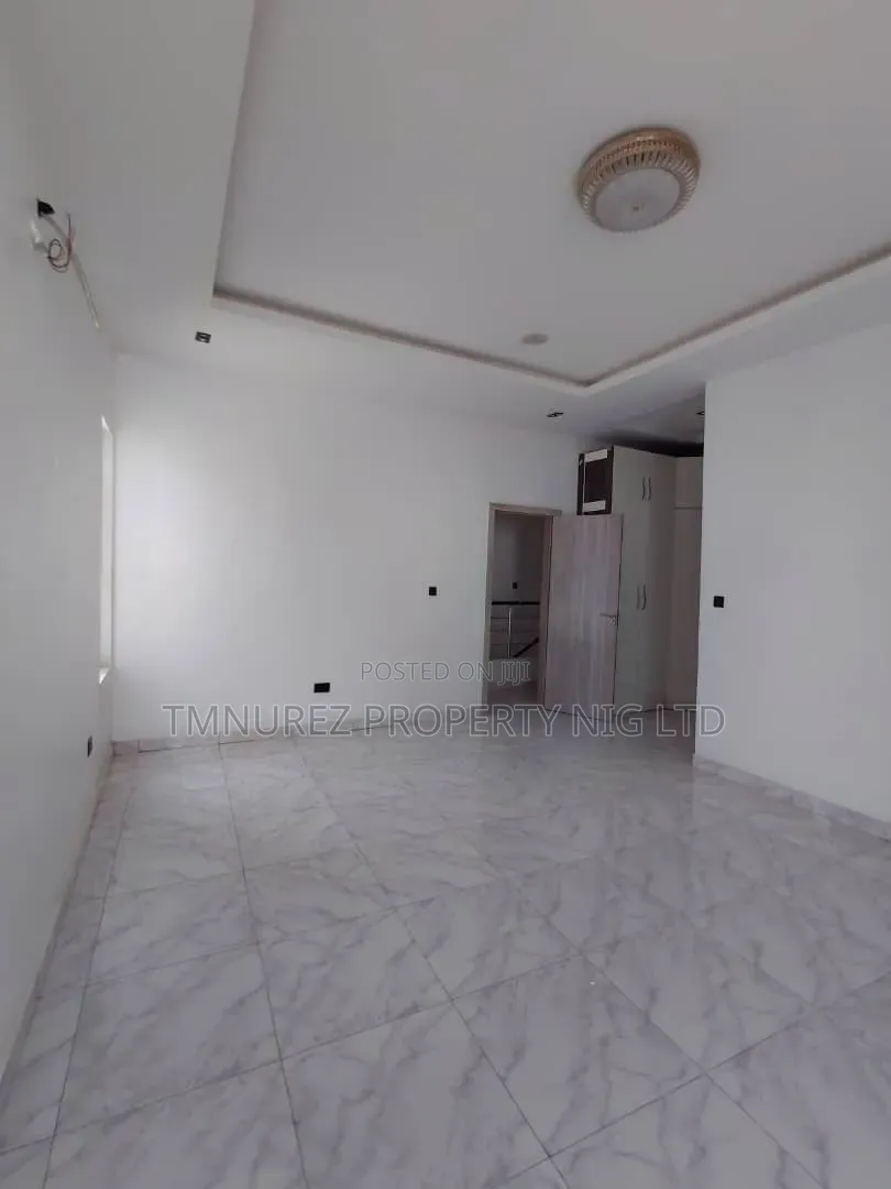 5bdrm Duplex in Ikota for rent in Ikota