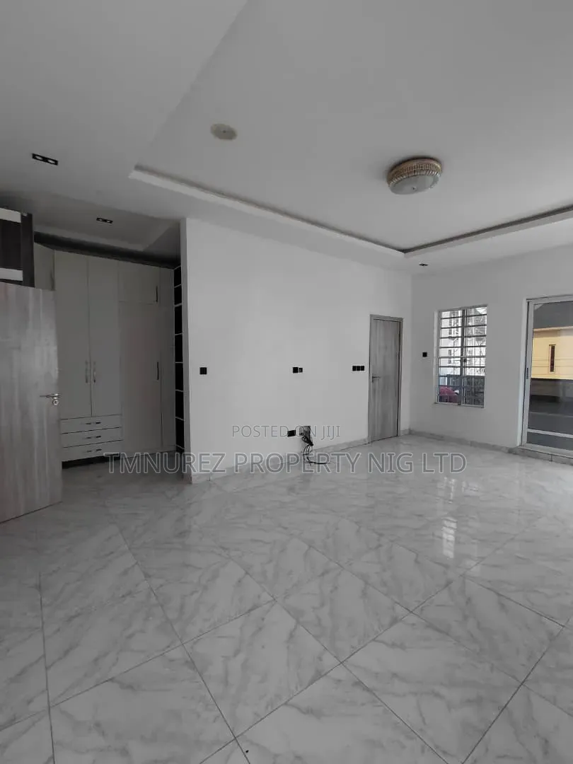 5bdrm Duplex in Ikota for rent in Ikota