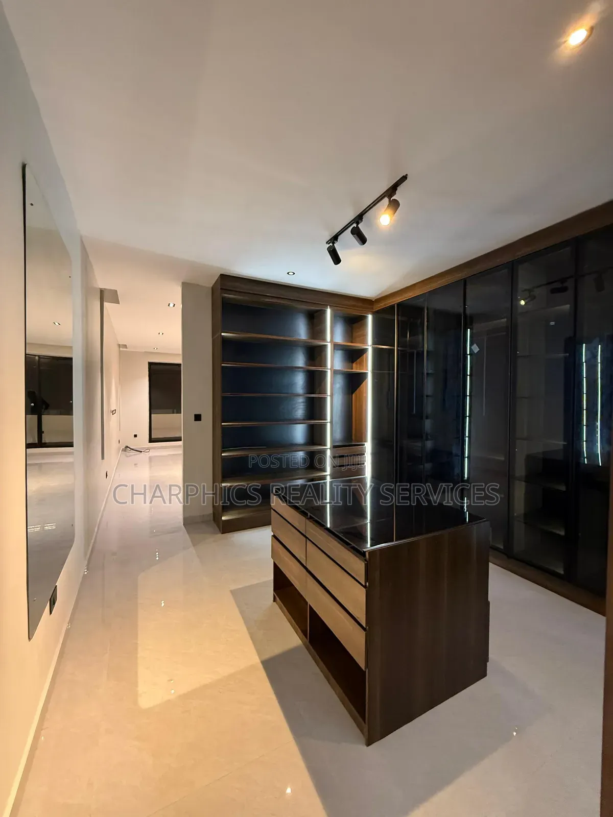 5bdrm Duplex in Lekki Phase 2 for sale in Lekki Phase 2