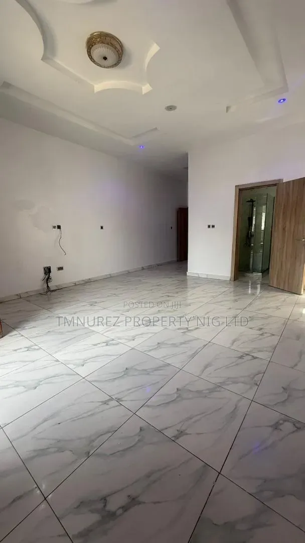 4bdrm Duplex in Ikota for rent in Ikota