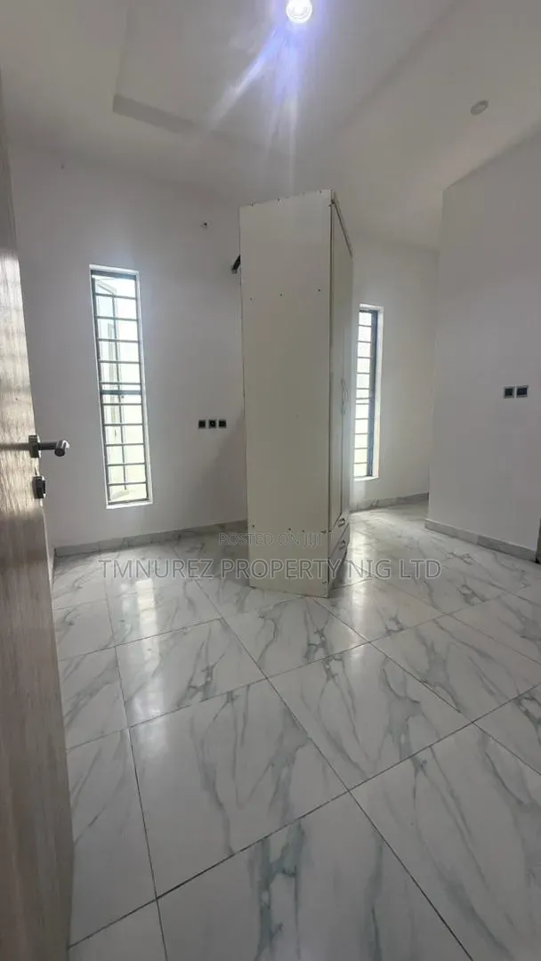 4bdrm Duplex in Ikota for rent in Ikota