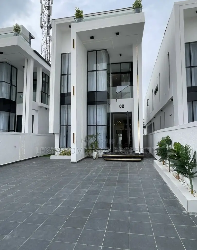 5bdrm Duplex in A Well Secured, Ikota for sale in Ikota