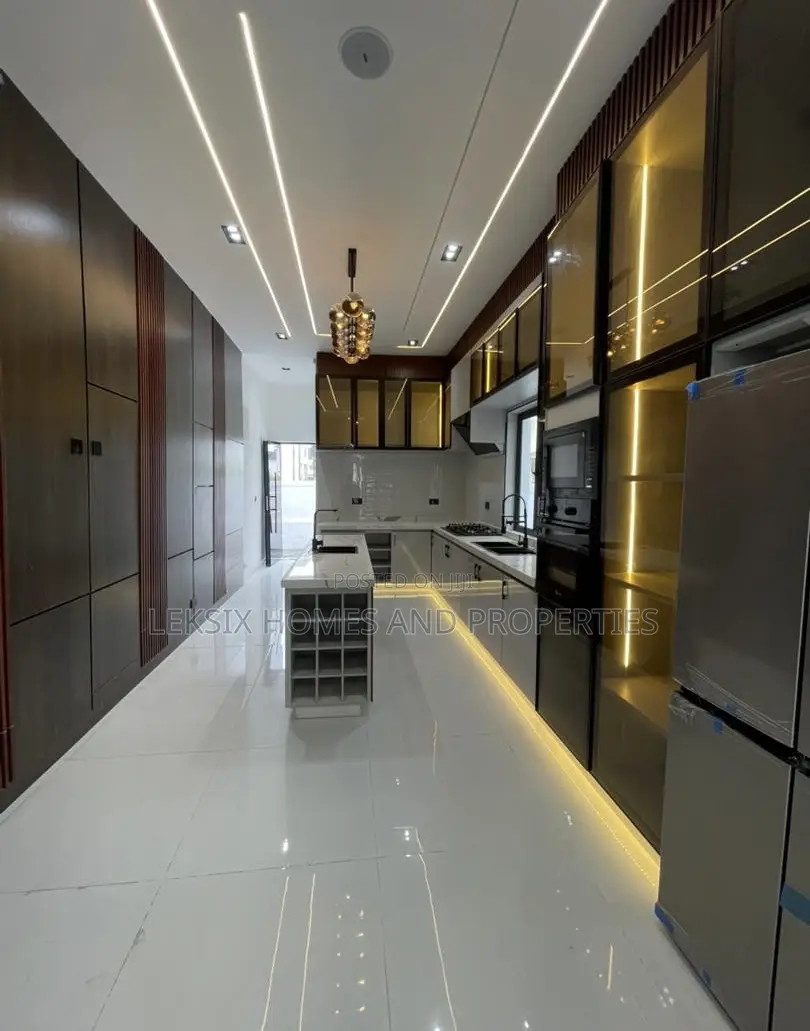 5bdrm Duplex in A Well Secured, Ikota for sale in Ikota