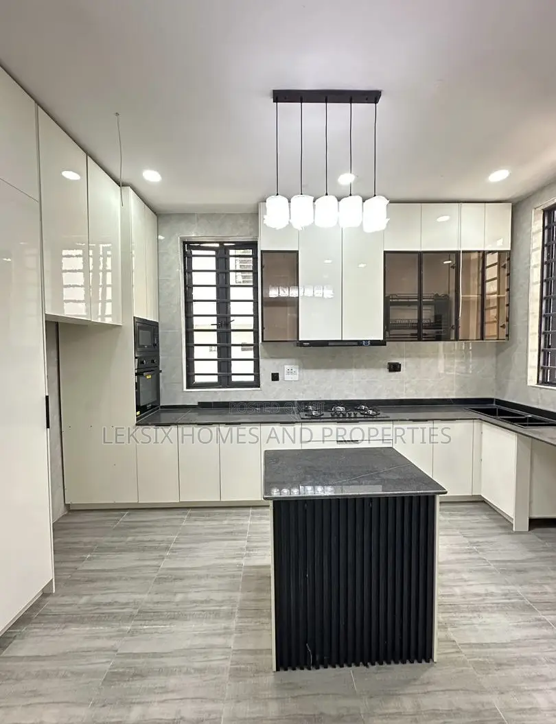 5bdrm Duplex in A Well Secured, Ikota for sale in Ikota