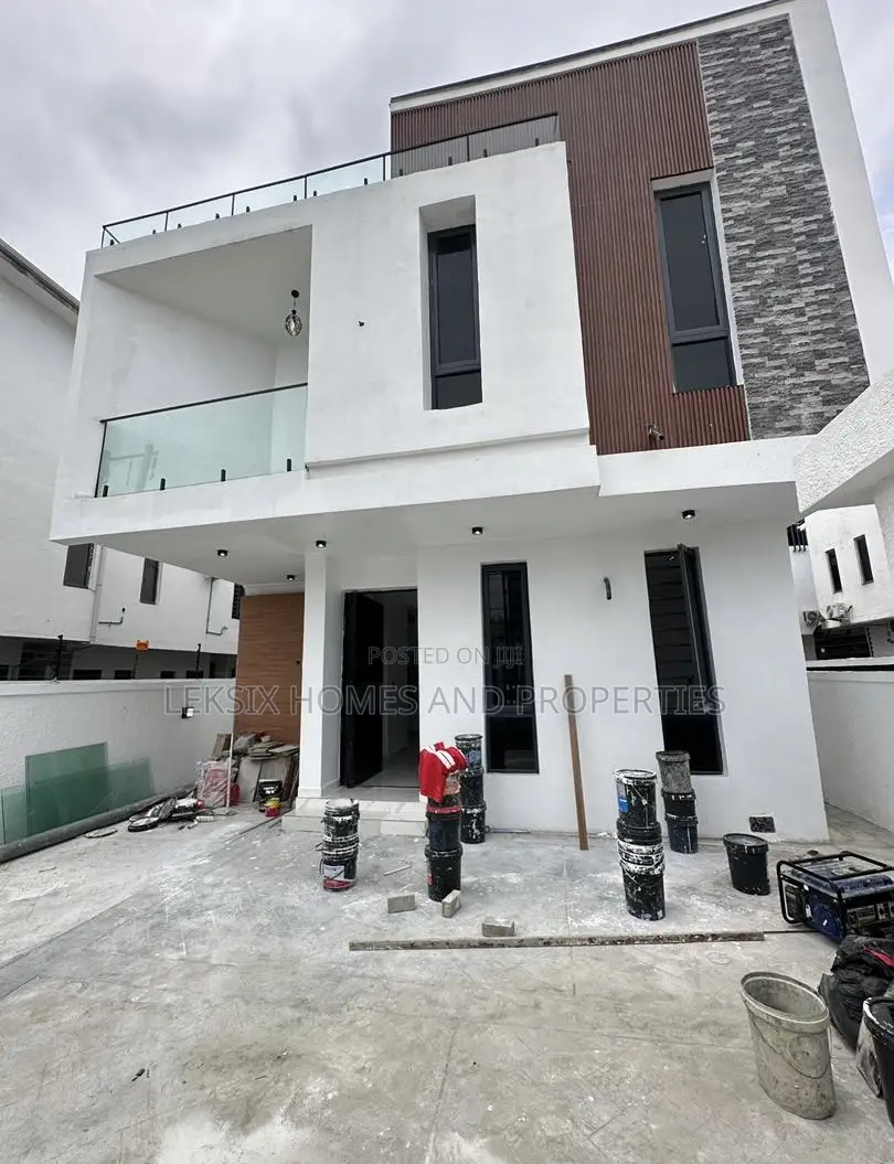5bdrm Duplex in A Well Secured, Ikota for sale in Ikota