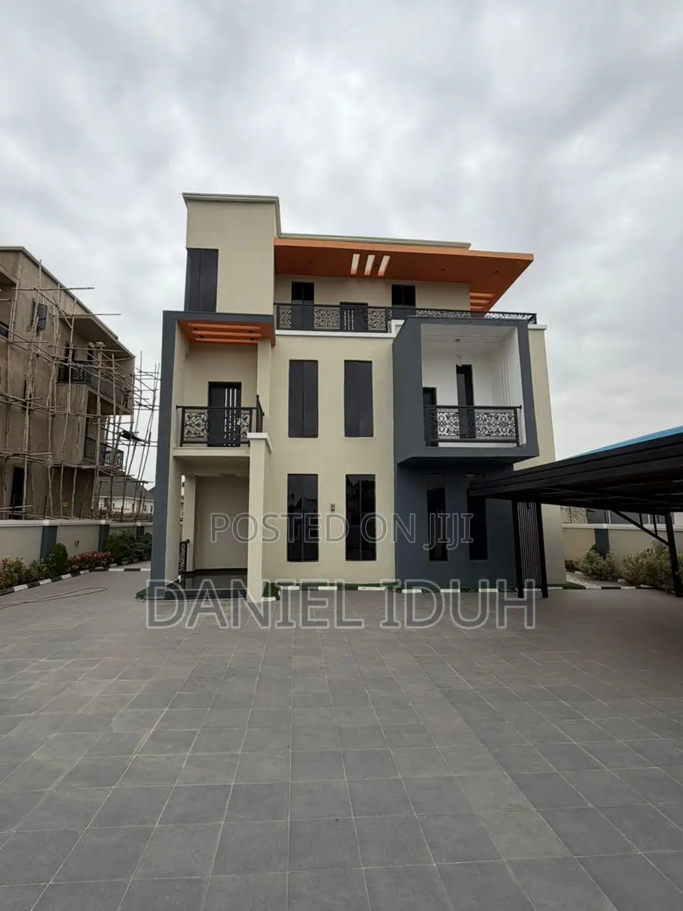 5bdrm Duplex in Apo Resettlement for sale in Apo Resettlement