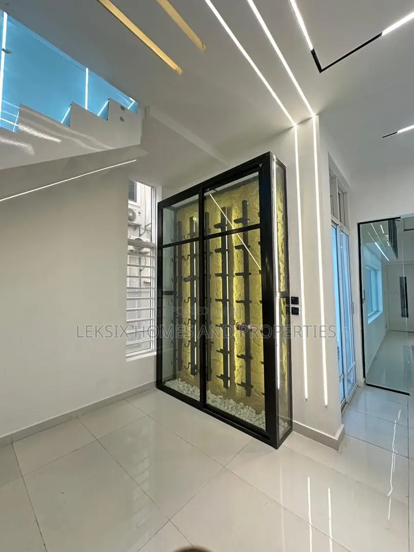 5bdrm Duplex in A Well Secured, Ologolo for sale in Ologolo