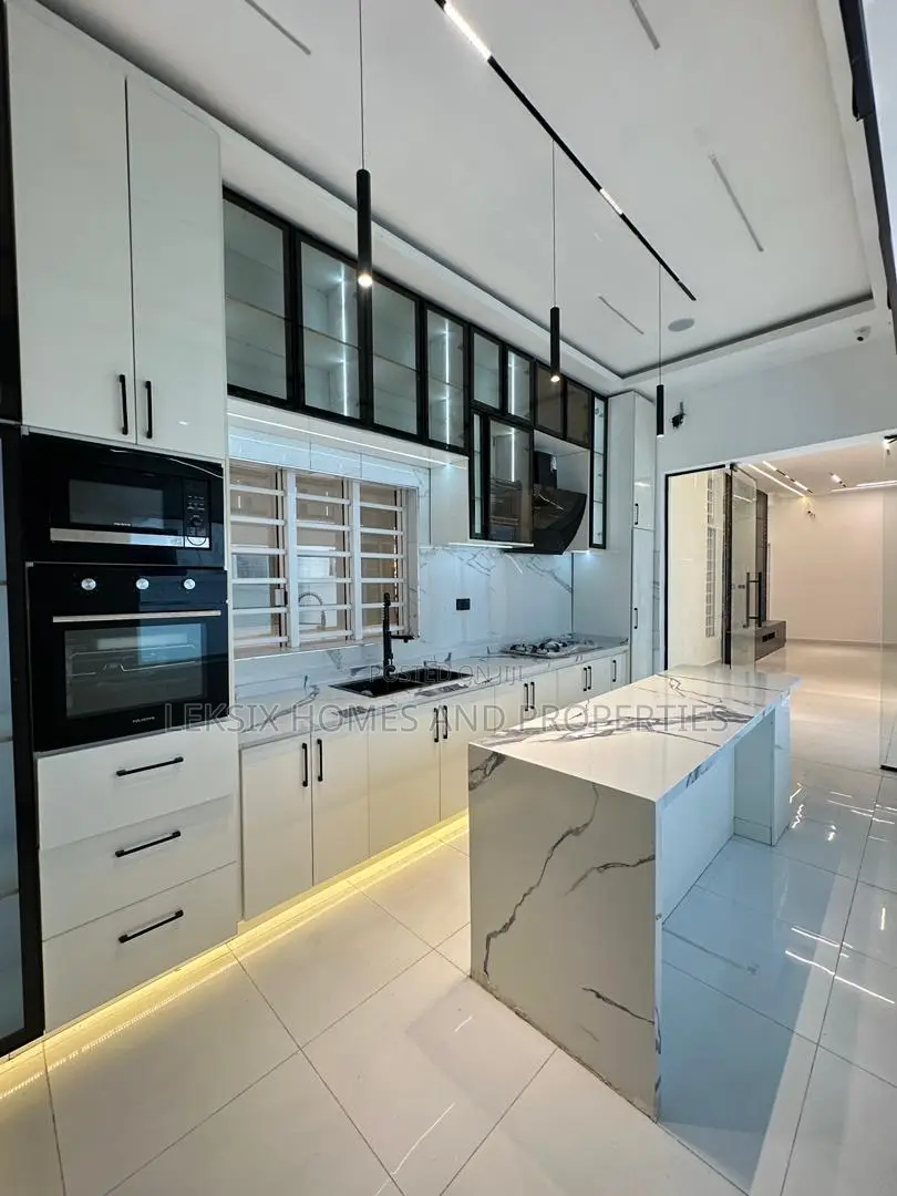 5bdrm Duplex in A Well Secured, Ologolo for sale in Ologolo