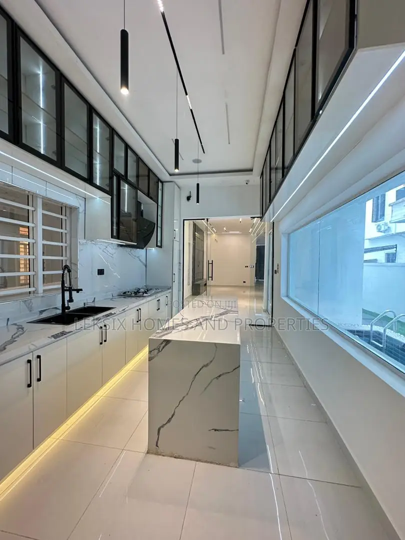 5bdrm Duplex in A Well Secured, Ologolo for sale in Ologolo