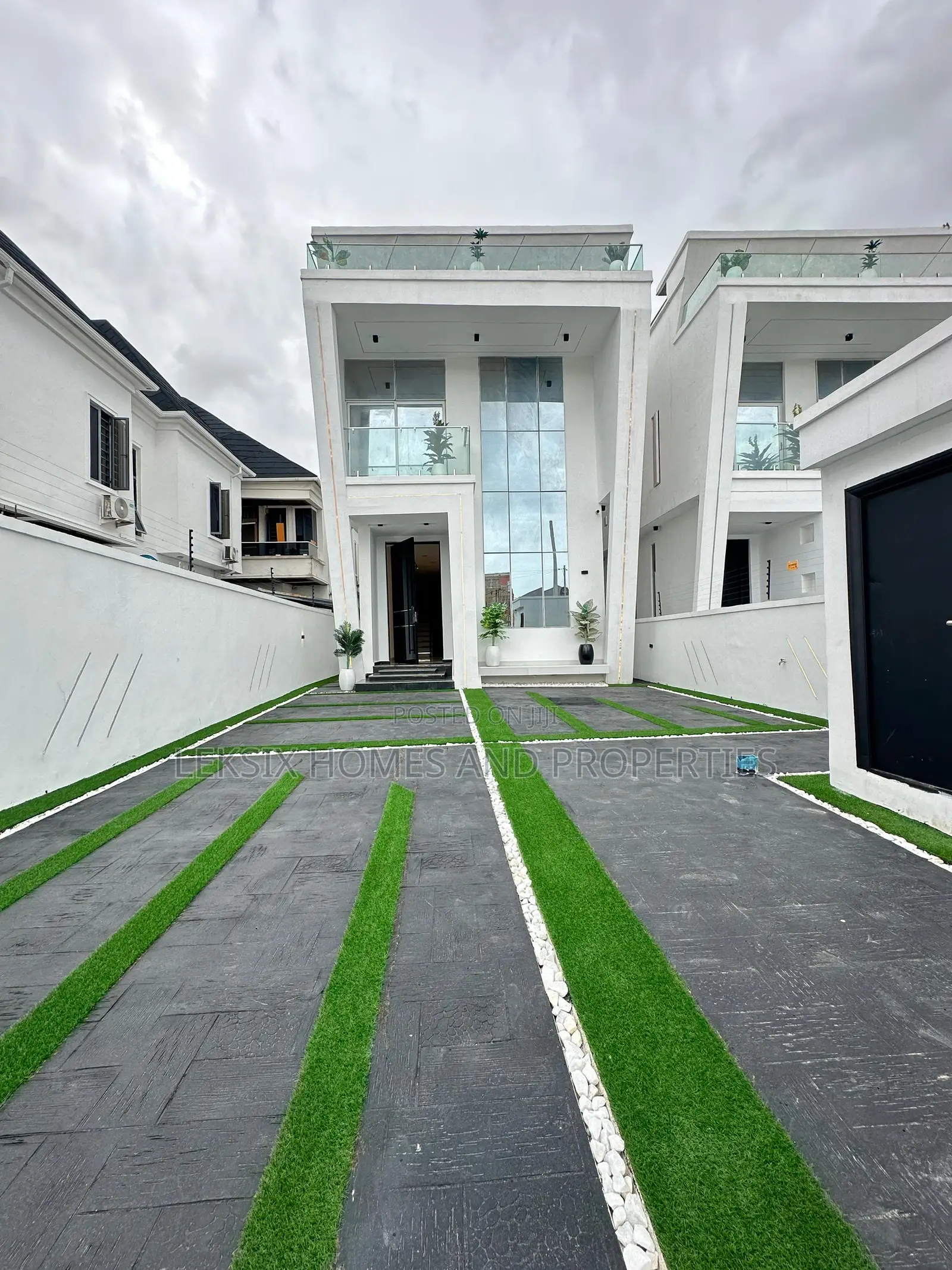 5bdrm Duplex in A Well Secured, Ologolo for sale in Ologolo