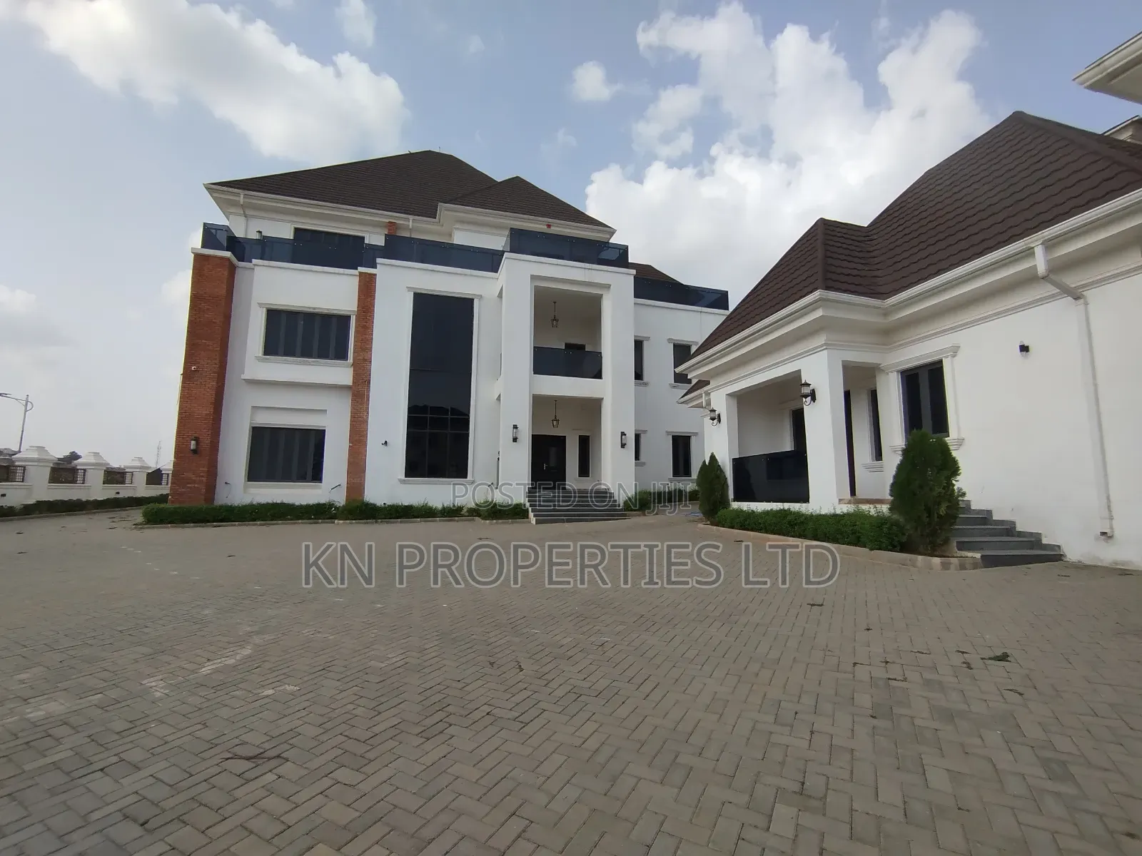 7bdrm Mansion in Gusape, Guzape District for sale in Guzape District