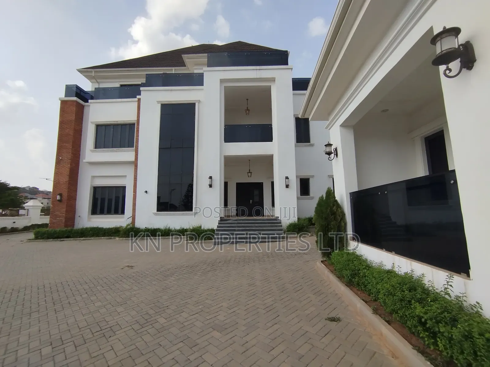 7bdrm Mansion in Gusape, Guzape District for sale in Guzape District