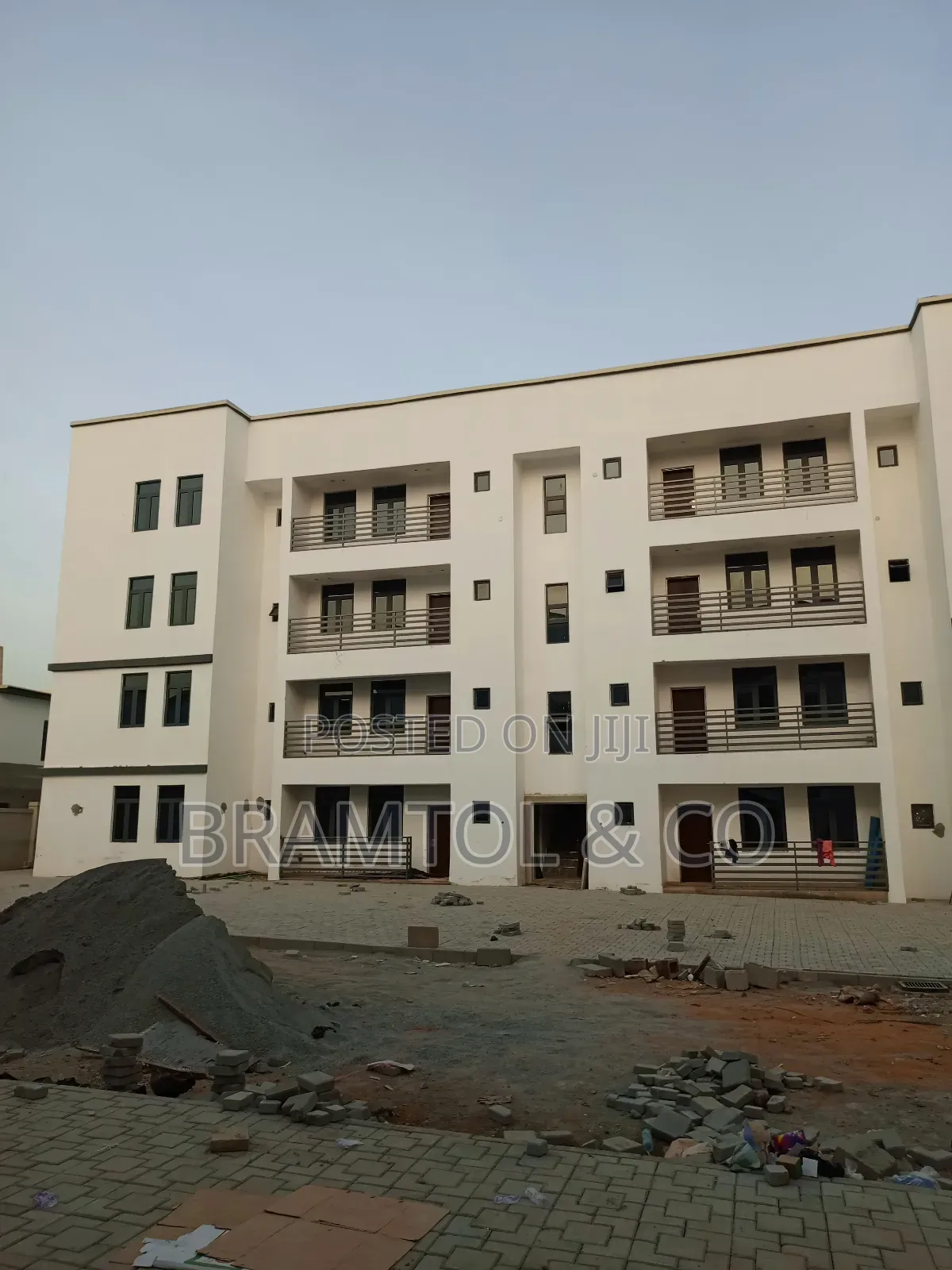 3bdrm Block of Flats in With Bq, Mabushi for sale in Mabushi