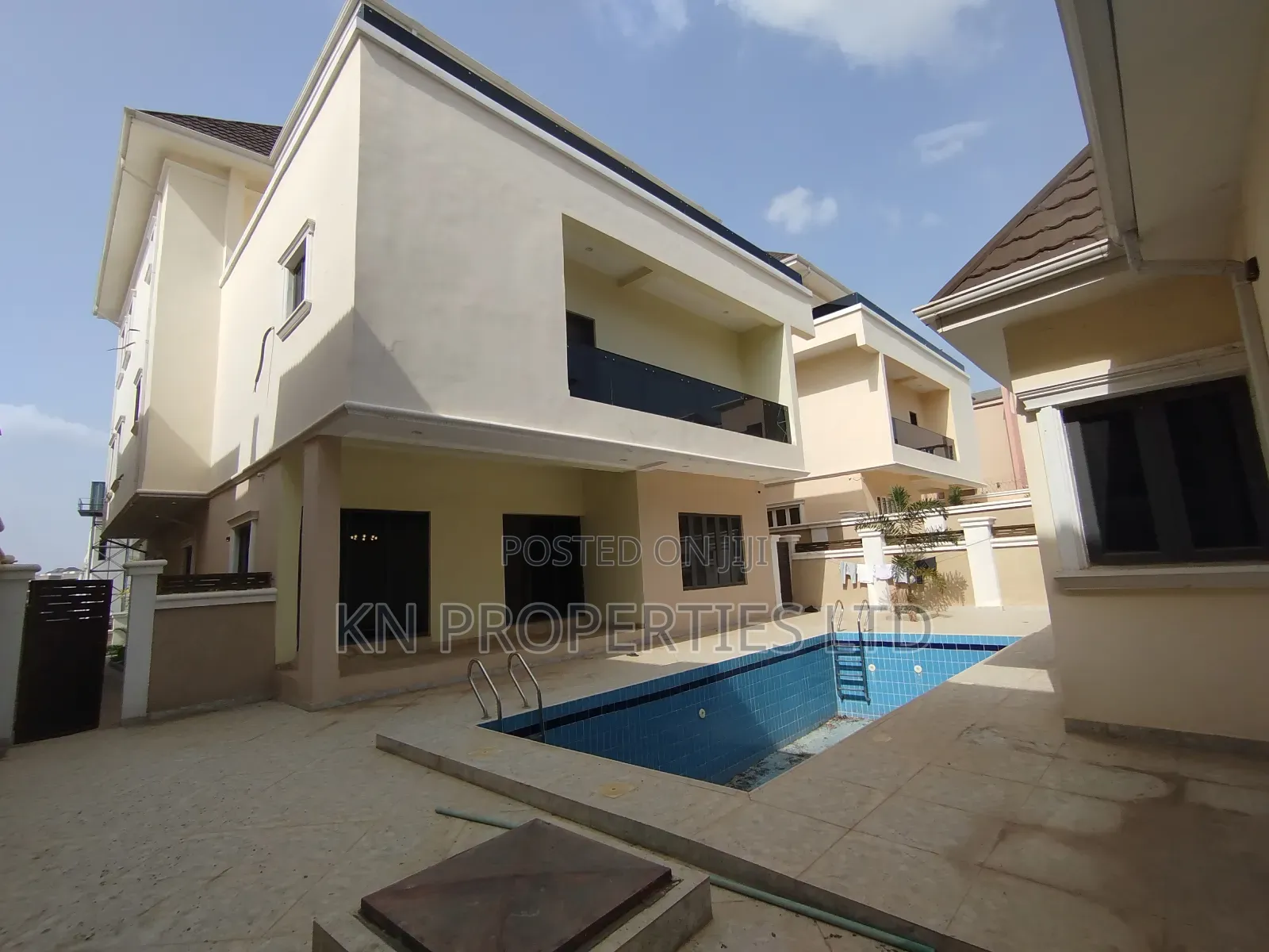 7bdrm Duplex in Gusape, Guzape District for sale in Guzape District