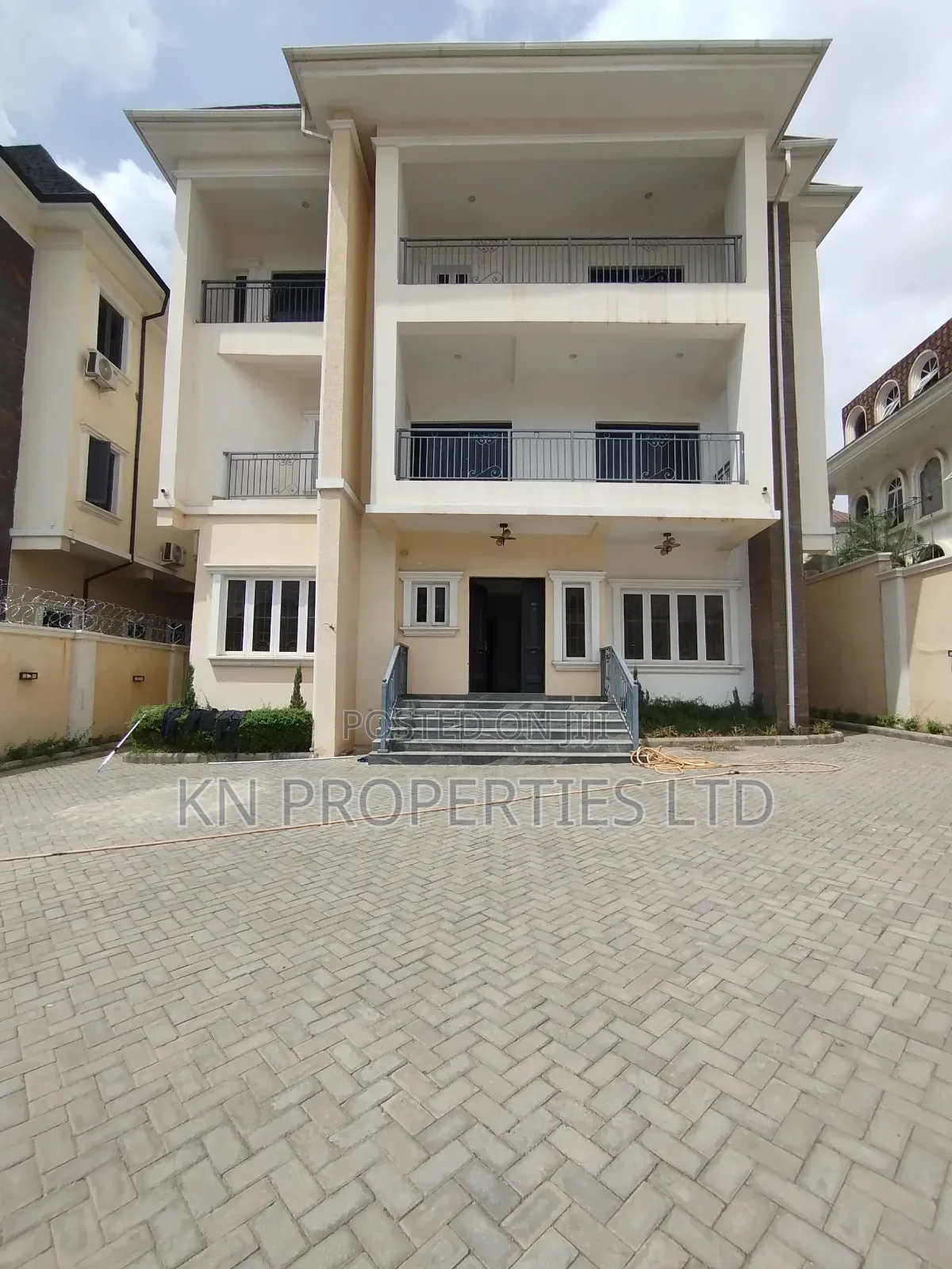 7bdrm Duplex in Asokoro for sale in Asokoro