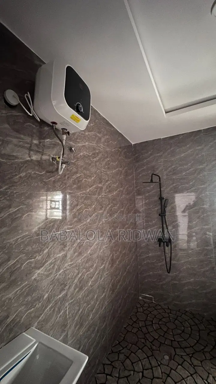 5bdrm Duplex in Ire Akari Estate, Akala Express for sale in Akala Express