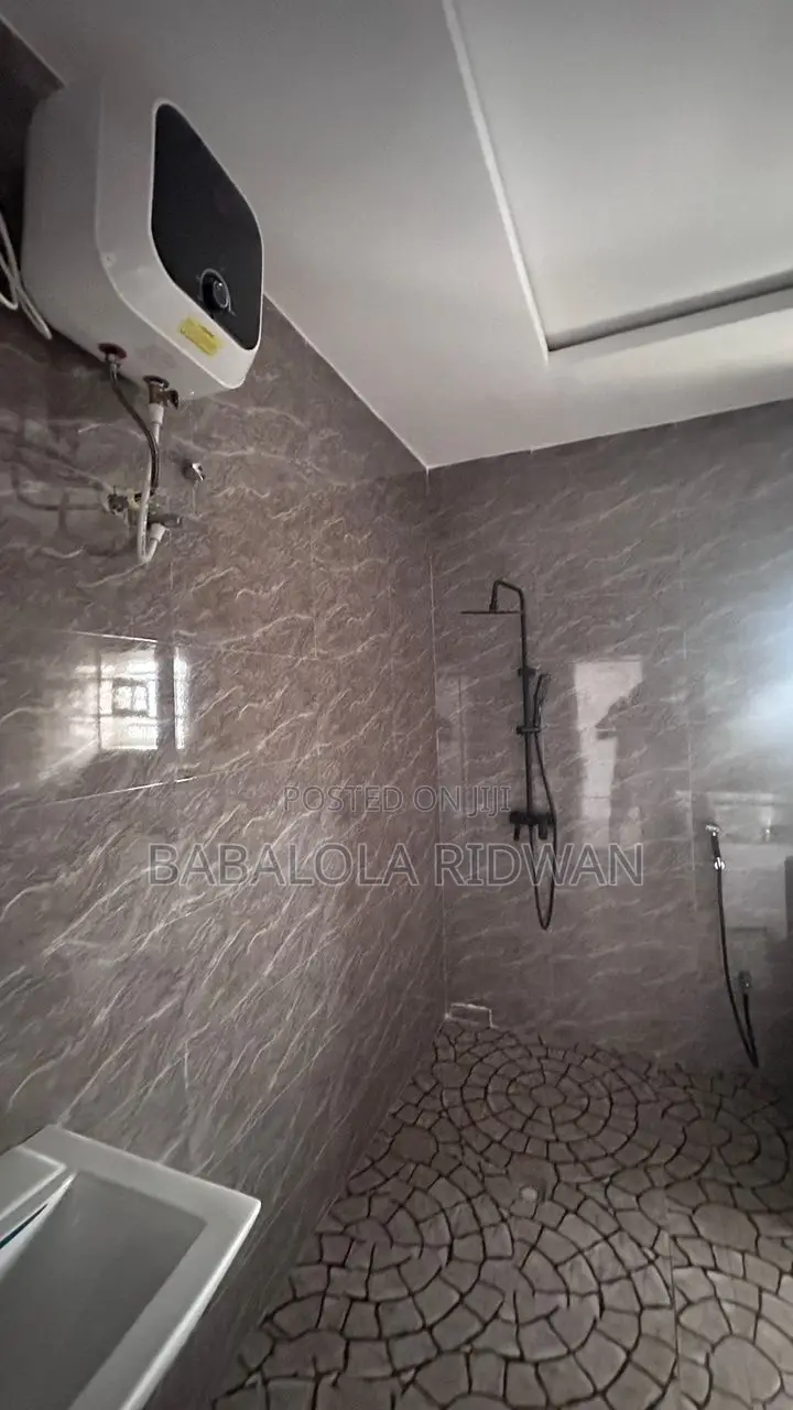 5bdrm Duplex in Ire Akari Estate, Akala Express for sale in Akala Express