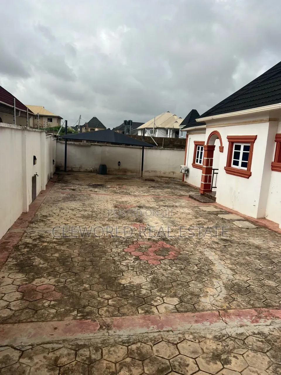 4bdrm Bungalow in Peace Estate Elebu, Akala Express for rent in Akala Express