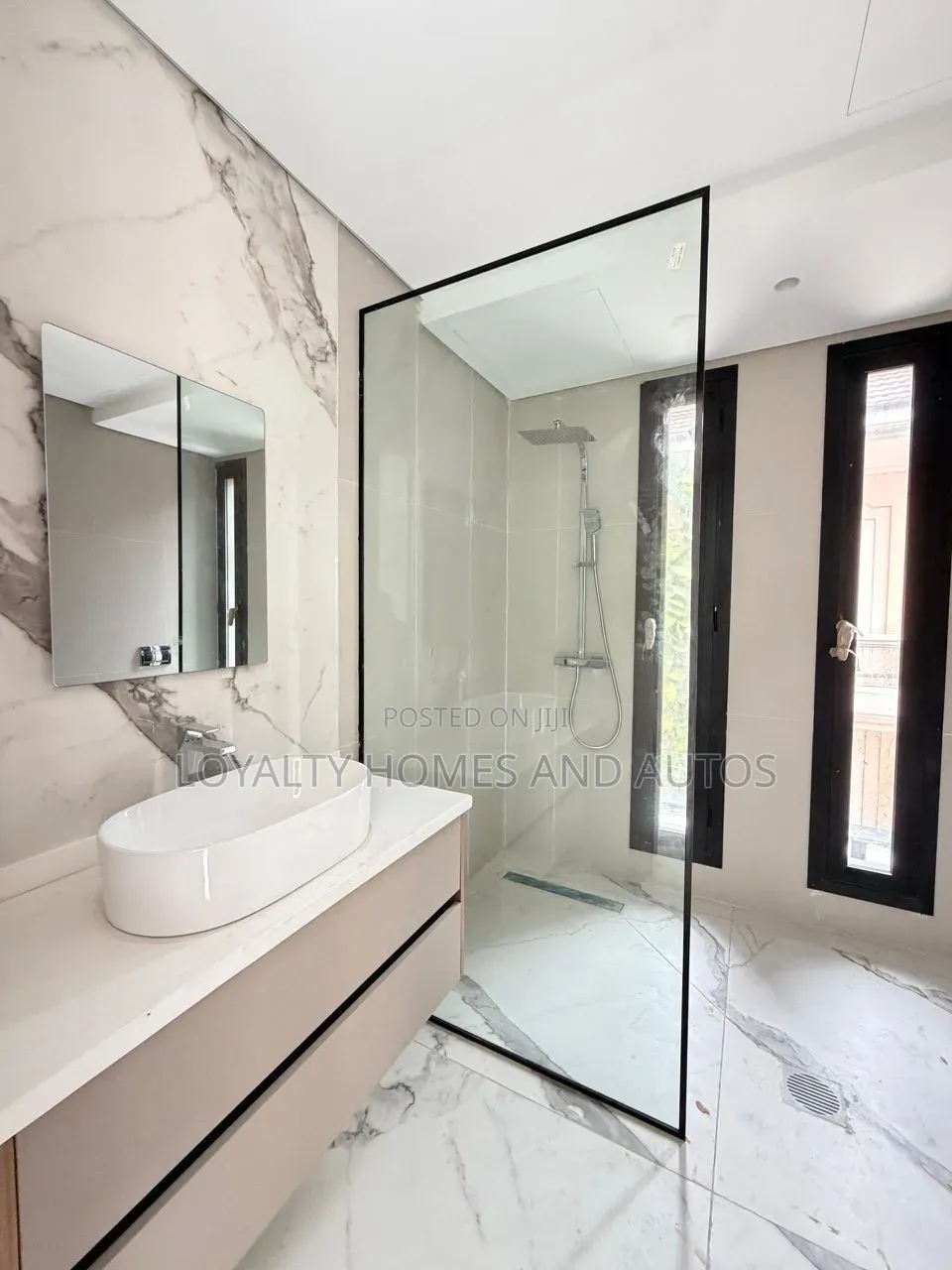 5bdrm Duplex in Banana Island for sale in Banana Island