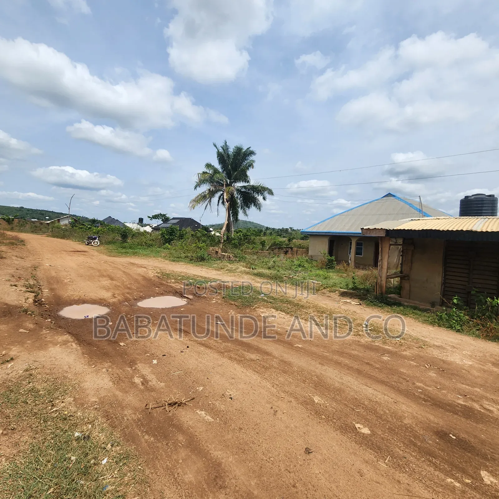 3bdrm Bungalow in Laagbe, Akingbile, Moniya for sale in Moniya