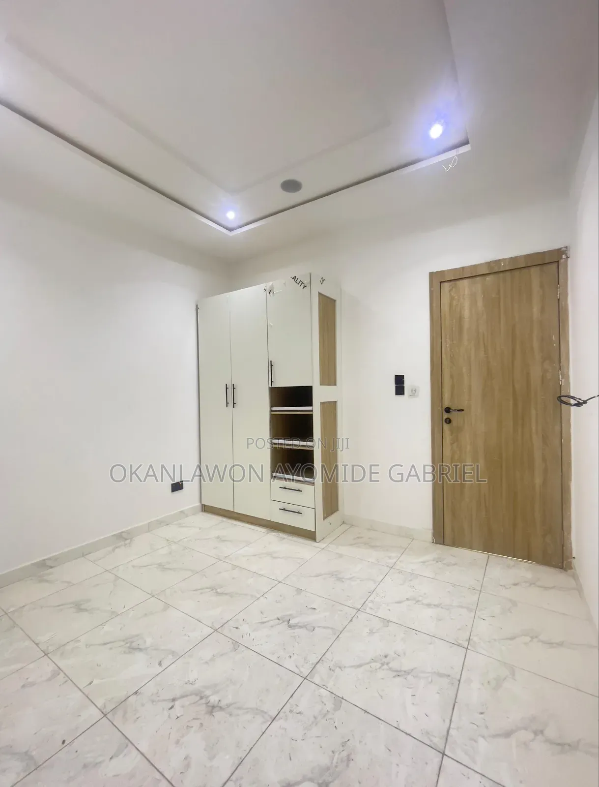 4bdrm Duplex in Ologolo for sale in Ologolo
