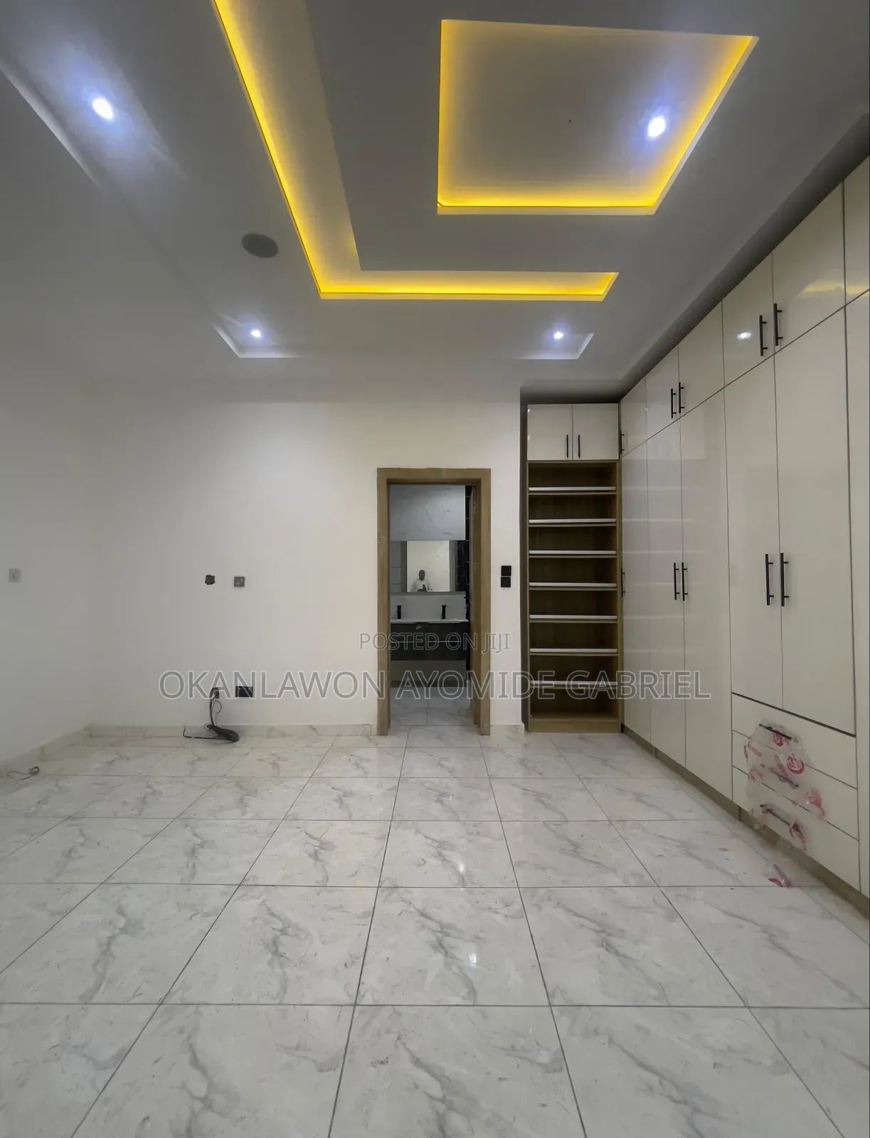 4bdrm Duplex in Ologolo for sale in Ologolo
